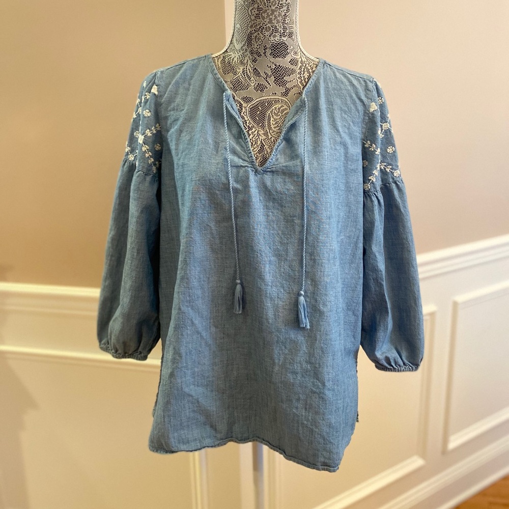 Old Navy Women’s Medium Chambray Embroidered Tunic